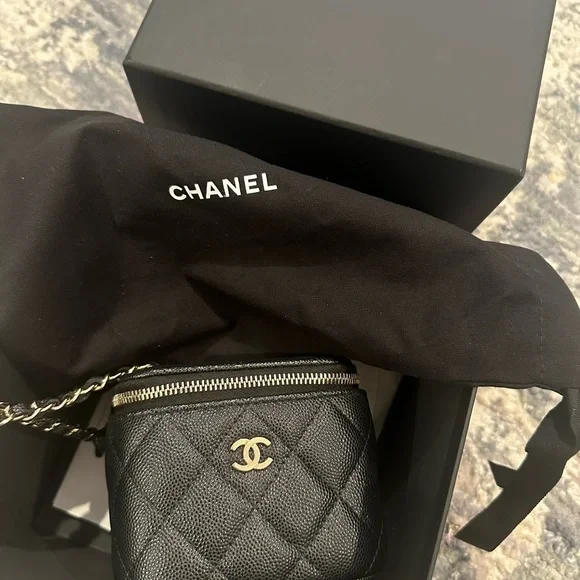 Chanel vanity - Picture 4 of 4